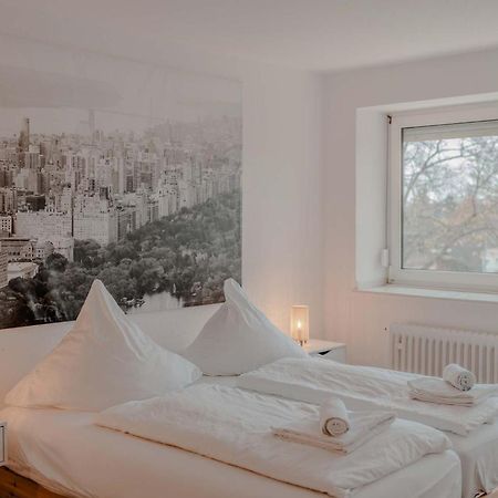 Apartment Mit Kueche, Arbeitsplatz Und Xxl Sofa Neuss Ngoại thất bức ảnh