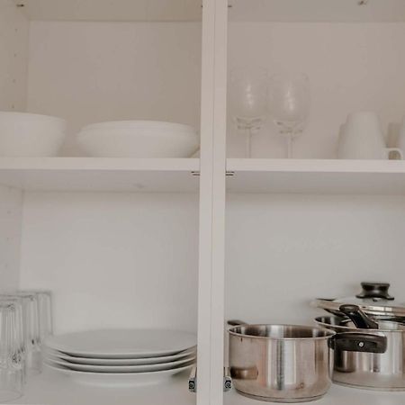 Apartment Mit Kueche, Arbeitsplatz Und Xxl Sofa Neuss Ngoại thất bức ảnh