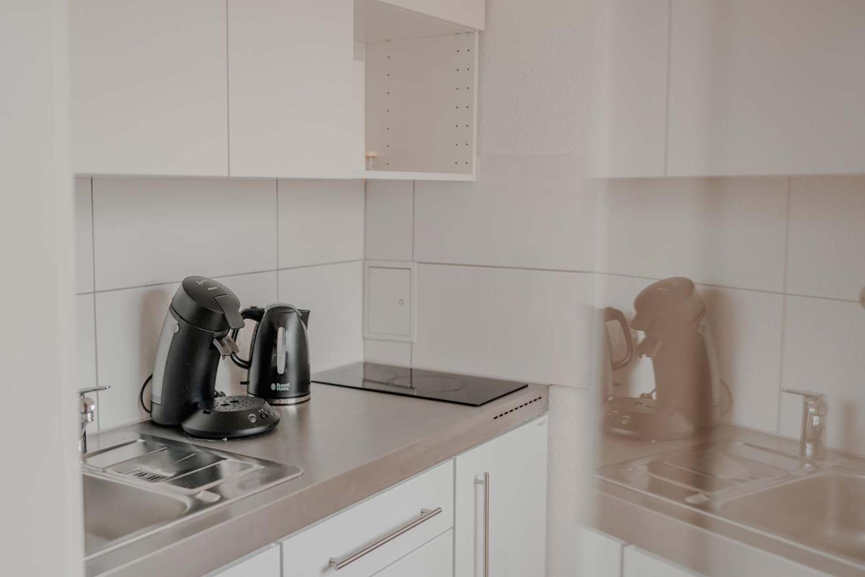 Apartment Mit Kueche, Arbeitsplatz Und Xxl Sofa Neuss Ngoại thất bức ảnh