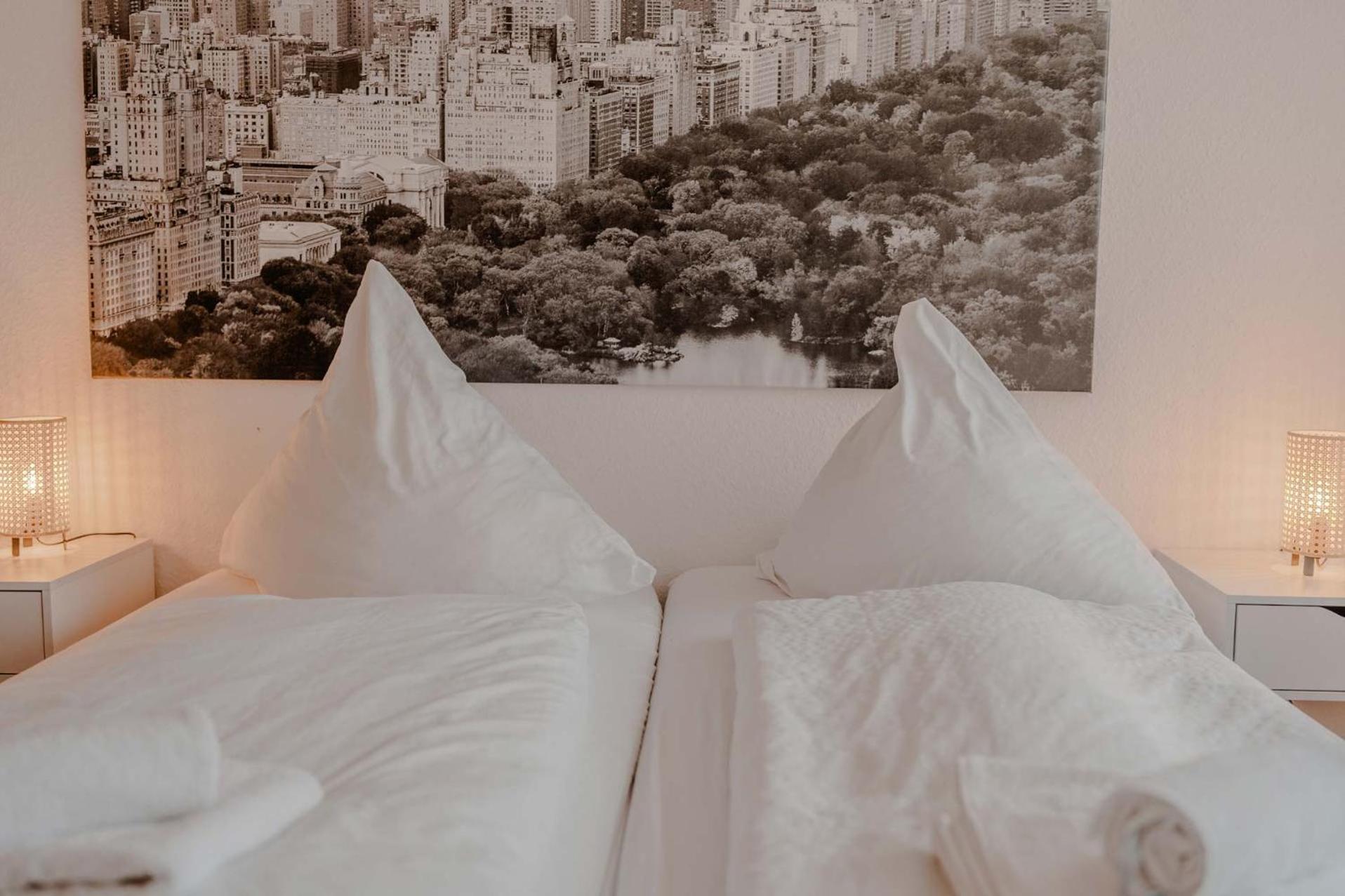 Apartment Mit Kueche, Arbeitsplatz Und Xxl Sofa Neuss Ngoại thất bức ảnh