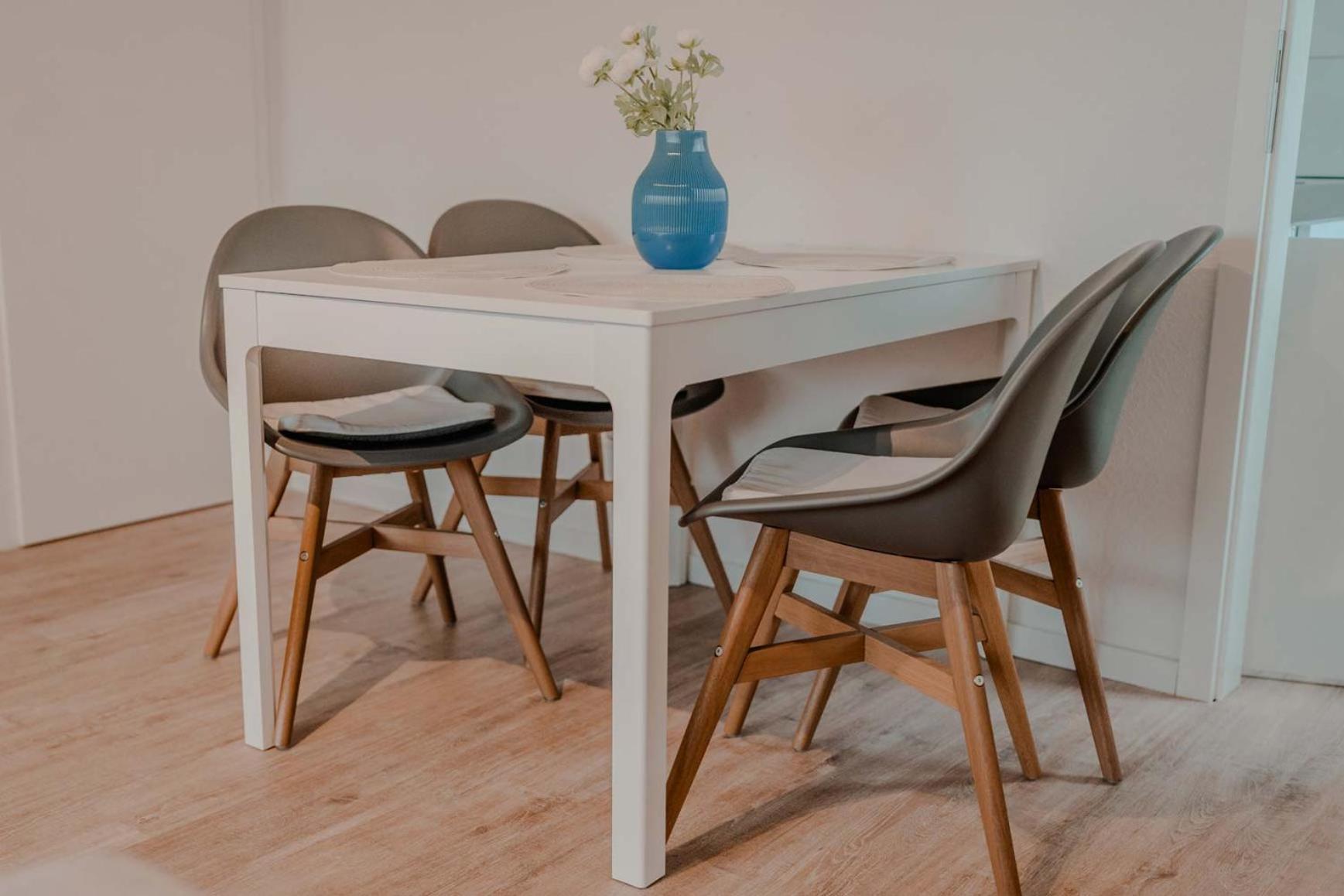 Apartment Mit Kueche, Arbeitsplatz Und Xxl Sofa Neuss Ngoại thất bức ảnh